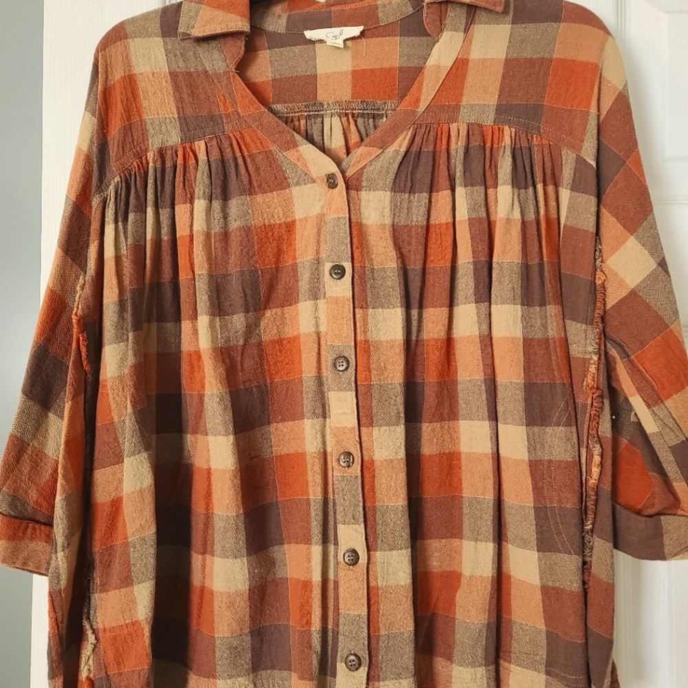 Easel 3/4 length sleeve top, cropped .
